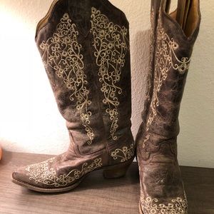 Corral cowgirl boots- embroidered